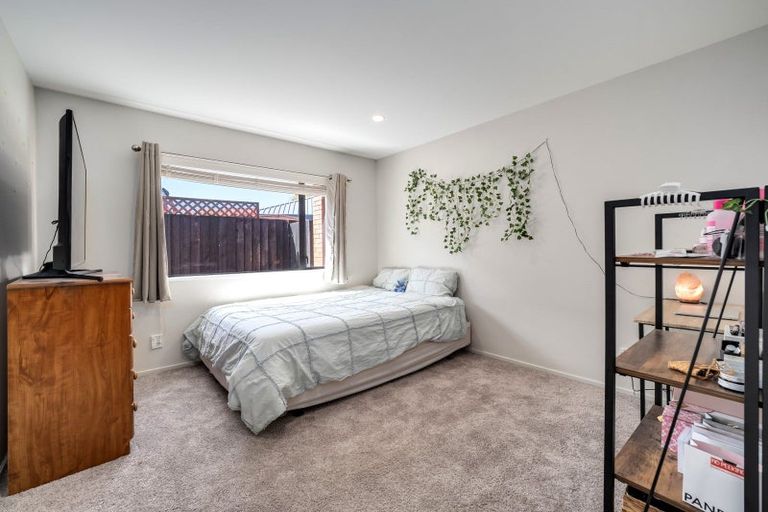 Photo of property in 2/17 Fieldmoor Place, Parklands, Christchurch, 8083