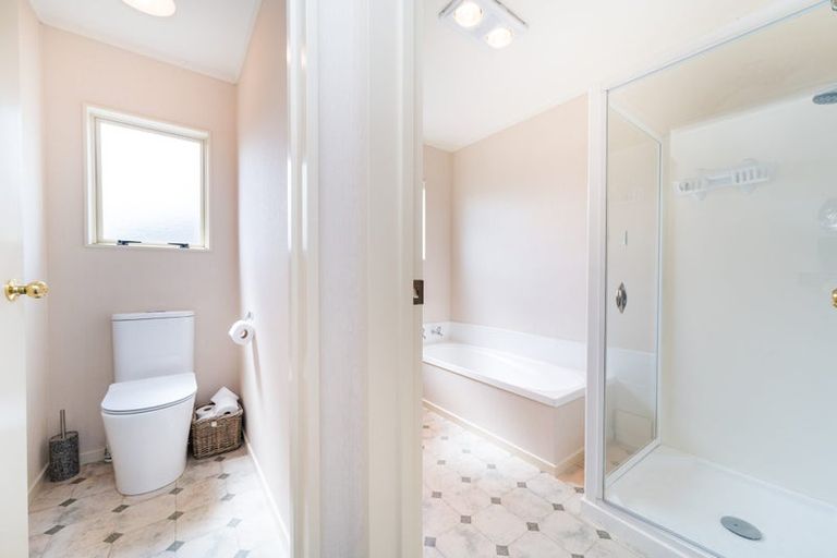 Photo of property in 18 Dalfield Place, Highbury, Palmerston North, 4412