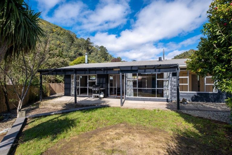 Photo of property in 3 George Street, Picton, 7220