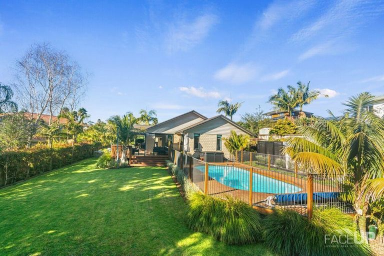 Photo of property in 13 Hobie Court, West Harbour, Auckland, 0618