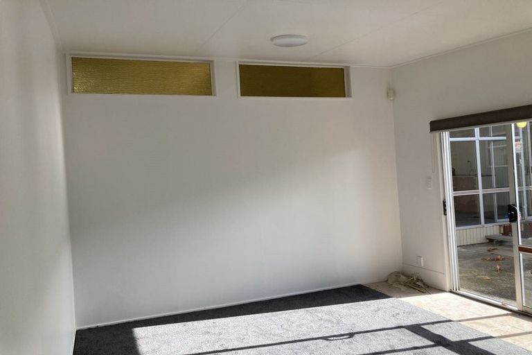 Photo of property in 52 Cascades Road, Pakuranga Heights, Auckland, 2010