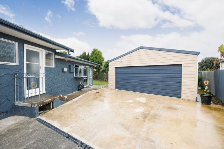 Photo of property in 17 Saturn Crescent, Milson, Palmerston North, 4414