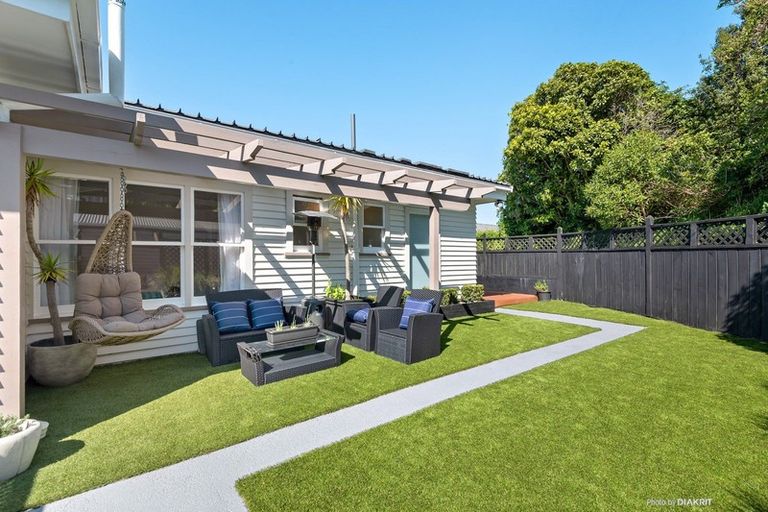 Photo of property in 15b Waru Street, Khandallah, Wellington, 6035