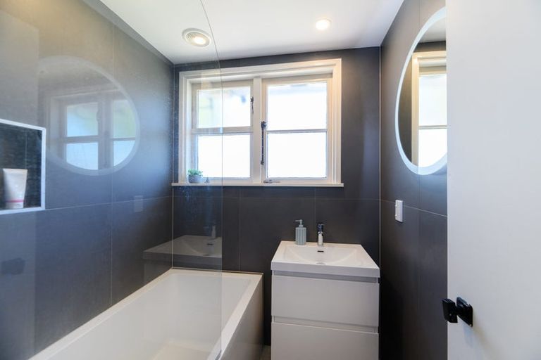 Photo of property in 1/11 Hill Crescent, New Lynn, Auckland, 0600