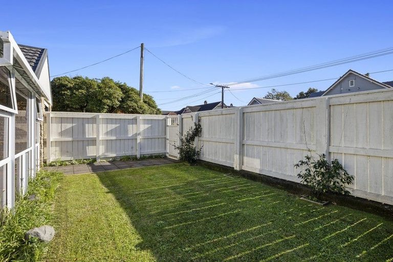 Photo of property in 31 Barrett Street, Westown, New Plymouth, 4310