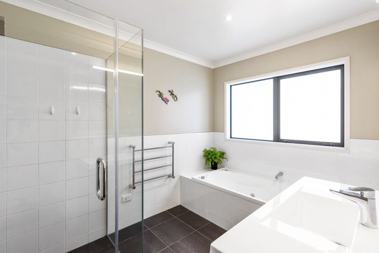 Photo of property in 15 Metzenthin Close, Raumati South, Paraparaumu, 5032