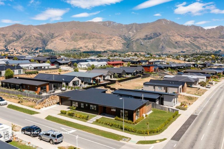 Photo of property in 2 The Heights Avenue, Wanaka, 9305