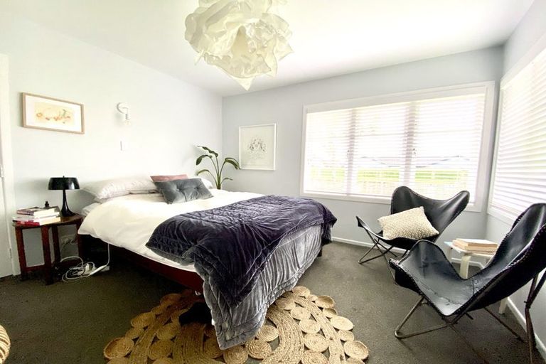 Photo of property in 67 Beach Road, Te Atatu Peninsula, Auckland, 0610