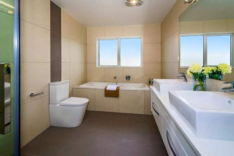 Photo of property in 15 Westerley Place, Long Bay, Auckland, 0630