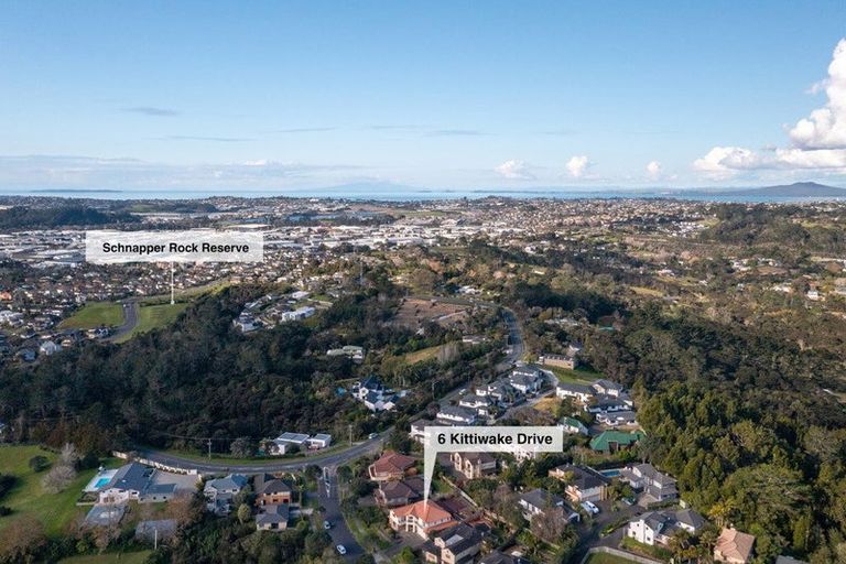 Photo of property in 6 Kittiwake Drive, Schnapper Rock, Auckland, 0632