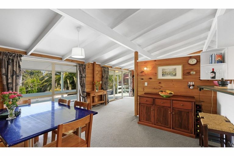 Photo of property in 8 Chestnut Grove, Maungaraki, Lower Hutt, 5010