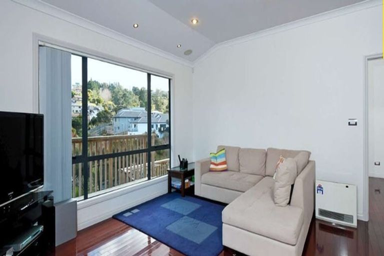 Photo of property in 16 Borneo Drive, Fairview Heights, Auckland, 0632