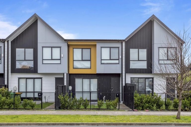 Photo of property in 75 Papatupu Way, Kumeu, 0810