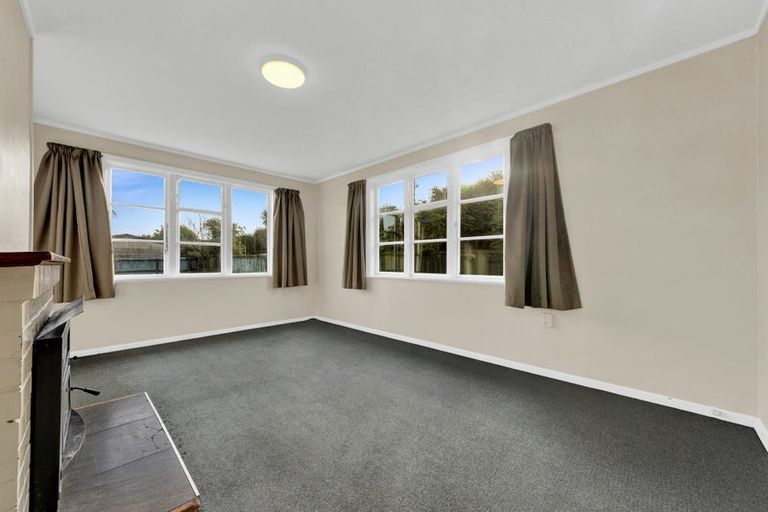 Photo of property in 42 Pitcairn Crescent, Bryndwr, Christchurch, 8053