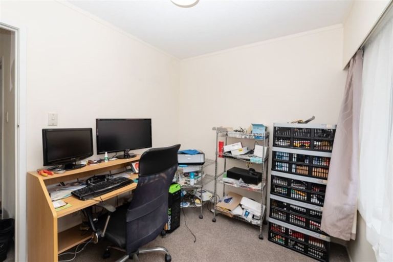 Photo of property in 2/6 Miro Street, New Lynn, Auckland, 0600