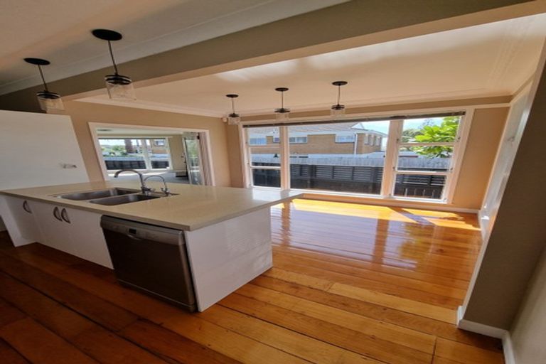 Photo of property in 104 Titirangi Road, New Lynn, Auckland, 0600