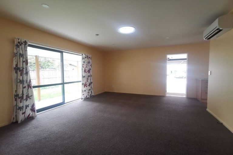 Photo of property in 16 Gladson Avenue, Sockburn, Christchurch, 8042