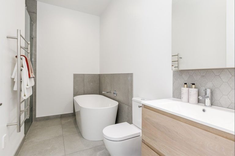 Photo of property in 7/14 Tamariki Avenue, Orewa, 0931