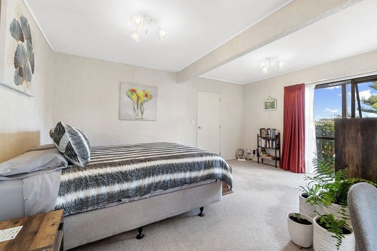 Photo of property in 4 Shakespear Road, Army Bay, Whangaparaoa, 0930