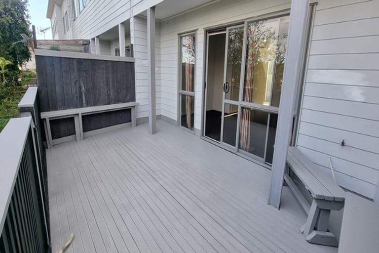 Photo of property in 26/3 Hulme Place, Henderson, Auckland, 0612