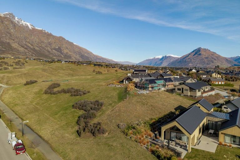 Photo of property in 48 Cunninghams Drive, Jacks Point, Queenstown, 9371