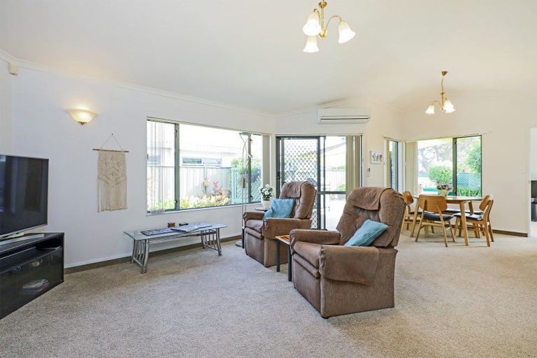 Photo of property in 3 Aintree Place, Taradale, Napier, 4112