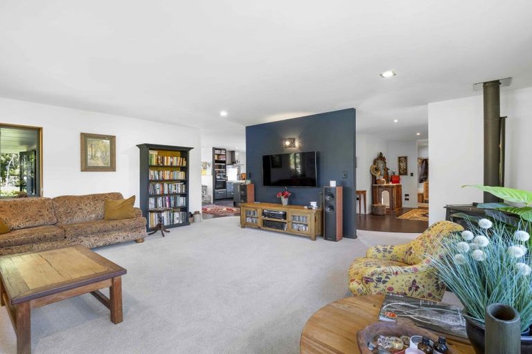 Photo of property in 424 Tararua Road, Levin, 5571