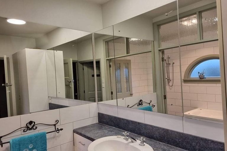 Photo of property in 1 Cossens Street, Balclutha, 9230