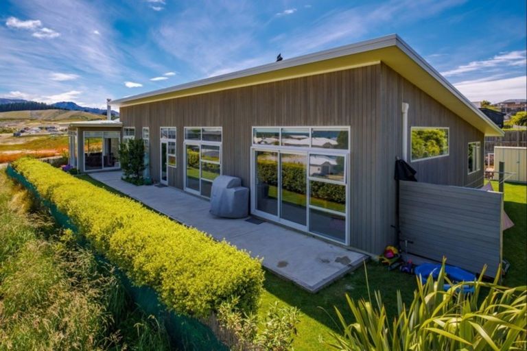 Photo of property in 10 Mcleod Avenue, Wanaka, 9305