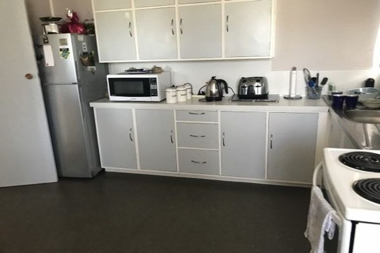 Photo of property in 37 Monowai Place, Westbrook, Palmerston North, 4412