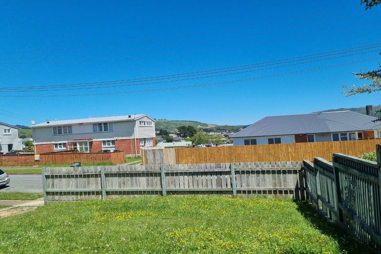 Photo of property in 3 Aberfeldy Street, Cannons Creek, Porirua, 5024
