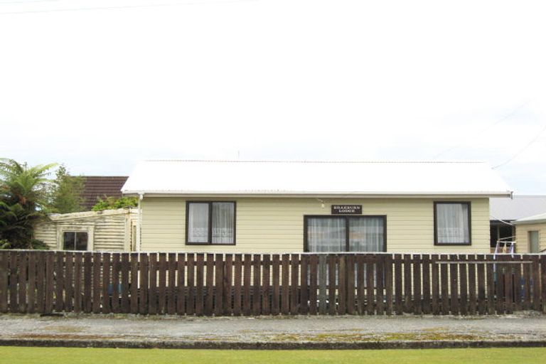 Photo of property in 13 Pakington Street, Westport, 7825