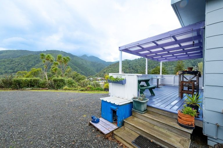 Photo of property in 25 Dorset Street, Picton, 7220