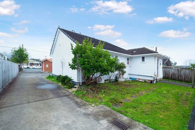 Photo of property in 92 Portage Road, New Lynn, Auckland, 0600