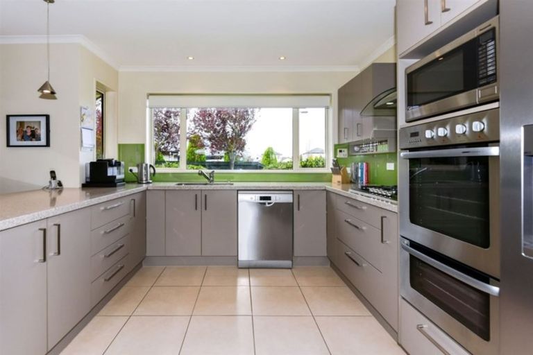 Photo of property in 8 Napoleon Close, Harewood, Christchurch, 8051