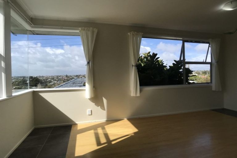 Photo of property in 12 Limmer Place, Browns Bay, Auckland, 0632