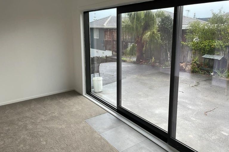 Photo of property in 2/3 Charmaine Road, Torbay, Auckland, 0630