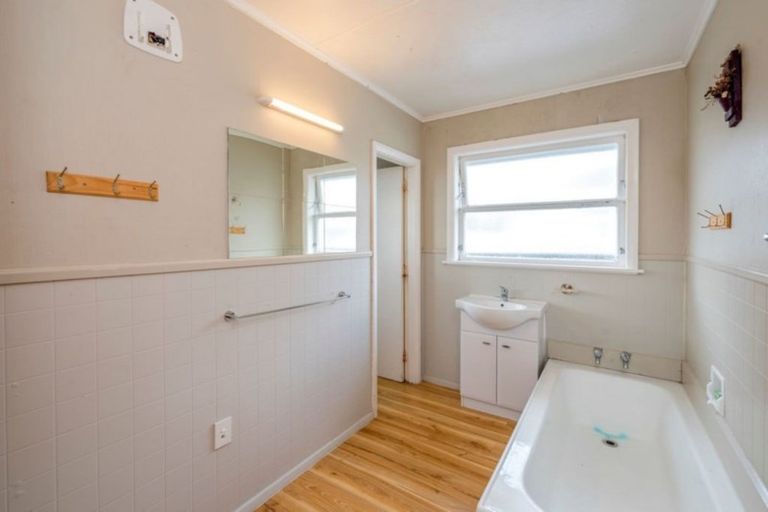 Photo of property in 18 Clyde Street, Levin, 5510