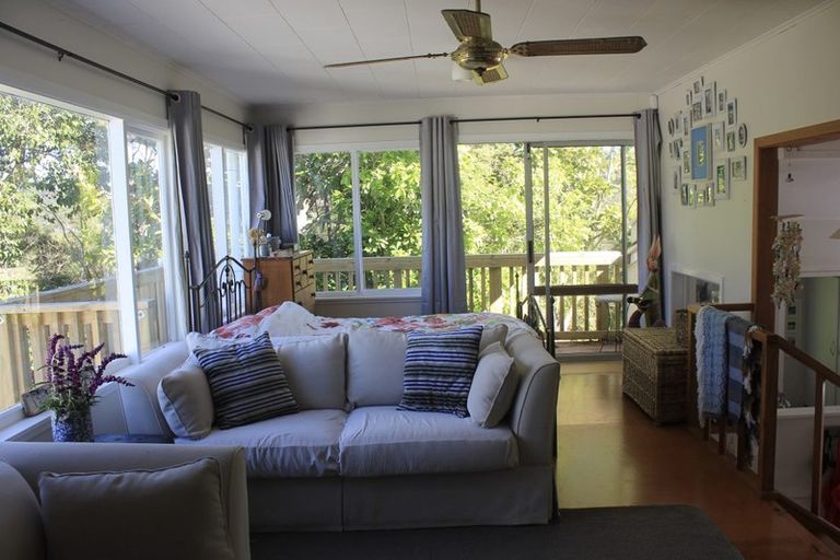 Photo of property in 152 Howard Road, Orere Point, Papakura, 2585