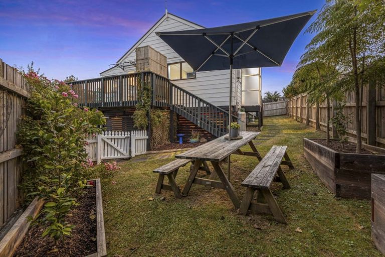Photo of property in 14 Packham Place, Beach Haven, Auckland, 0626