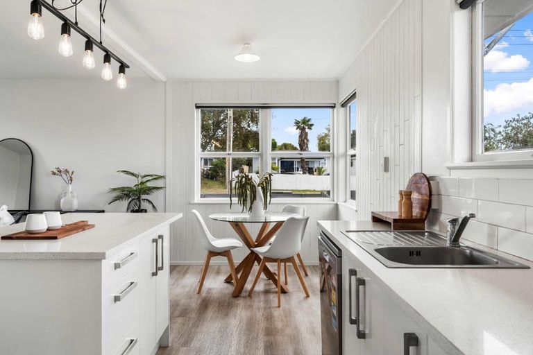 Photo of property in 55 Larnoch Road, Henderson, Auckland, 0610