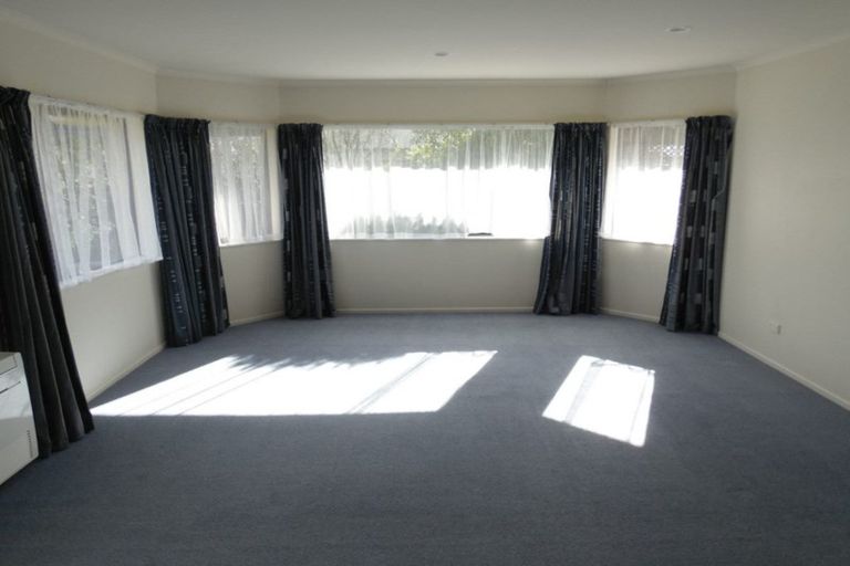 Photo of property in 18 Brittany Drive, Henderson, Auckland, 0612