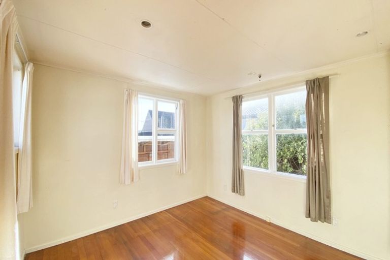 Photo of property in 122 Rathgar Road, Henderson, Auckland, 0610