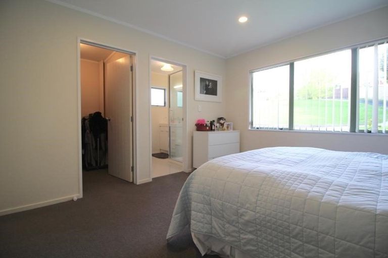 Photo of property in 4a Roberts Road, Matakatia, Whangaparaoa, 0930
