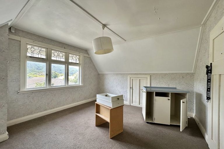 Photo of property in 84 Cambridge Terrace, Waterloo, Lower Hutt, 5011