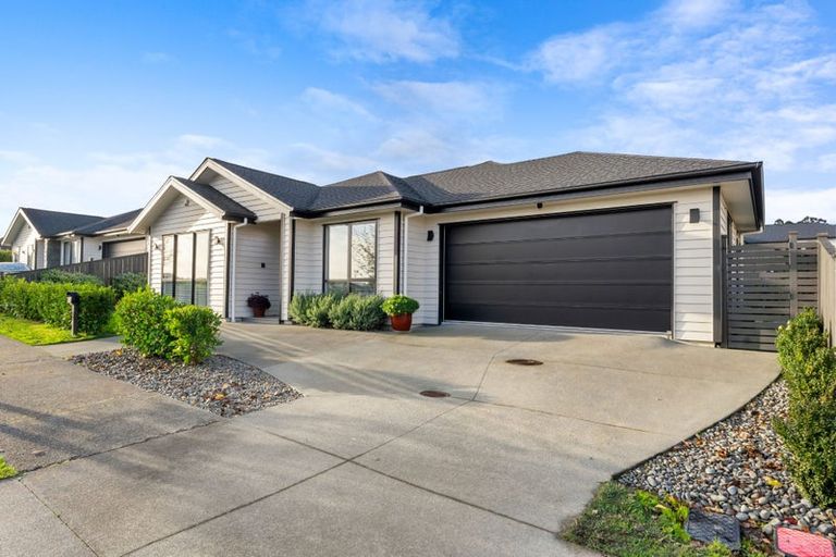 Photo of property in 64 Accolage Boulevard, Kumeu, 0810