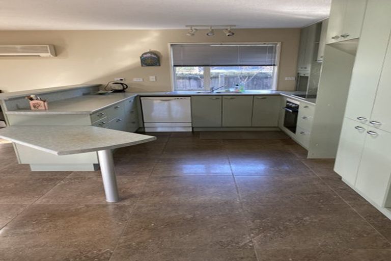 Photo of property in 41 Manor Place, Bryndwr, Christchurch, 8053