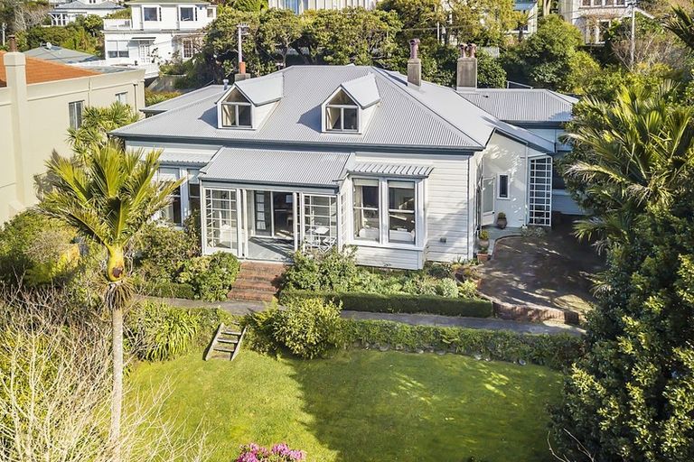 Photo of property in 10 Wesley Road, Kelburn, Wellington, 6012