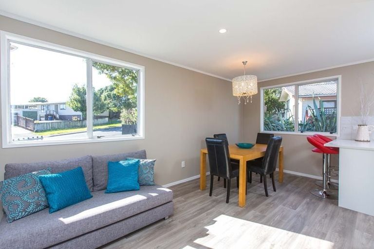 Photo of property in 14 Farwood Drive, Henderson, Auckland, 0612