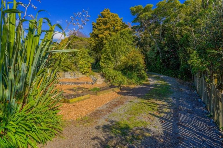 Photo of property in 10 Fleetwood Grove, Waikanae, 5036